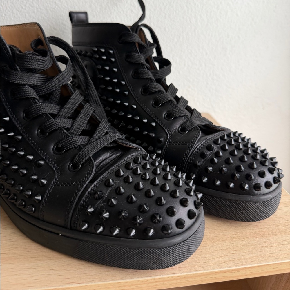 Christian Louboutine - Picture 4 of 9